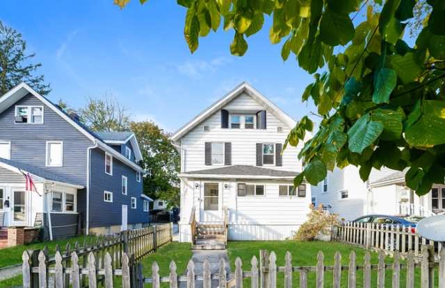 1029 Bloomfield Avenue - 1029 Bloomfield Avenue, Akron, OH 44302