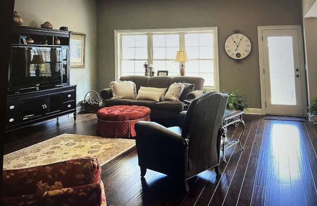 1031 McInteer Gallery 3