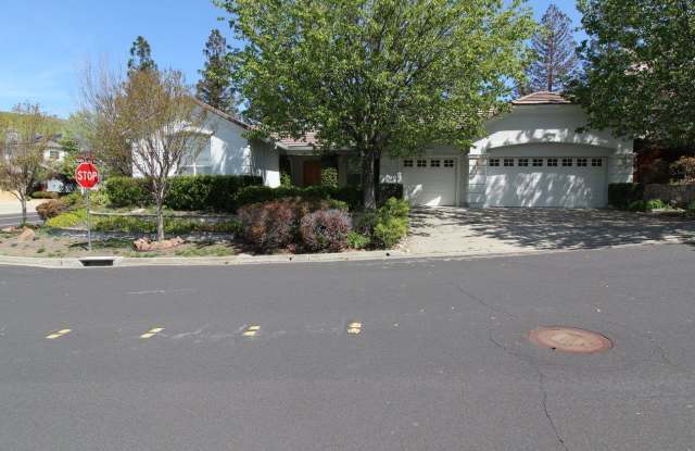 Peacock Creek! Beautiful 4 bedrooms, 3 baths, 3030 square feet. Gallery 1