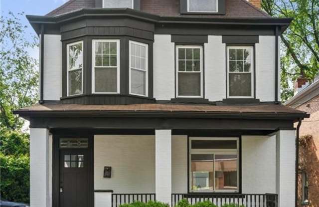 Beautiful Home in the heart of Edgewood Gallery 4
