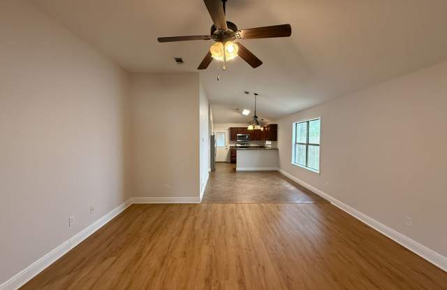 3 Bedroom 2 Bath Patio Home Located in Lakewood Cottages Subdivision! Gallery 4