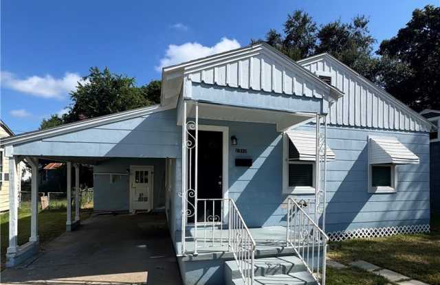 1312 E Mistletoe Avenue Gallery 2