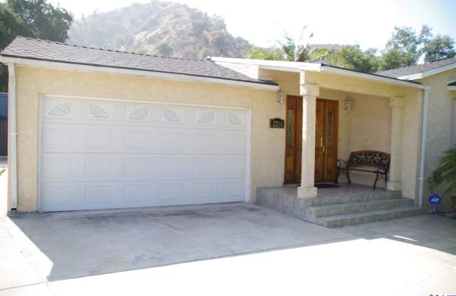 2204 E Glenoaks Boulevard Gallery 4