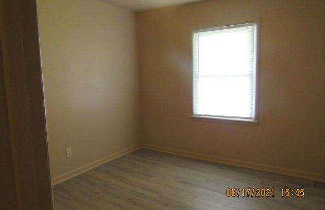 Great Home located close to shopping, restaurants, Hospital and  easy access to Ft Sill. Gallery 4