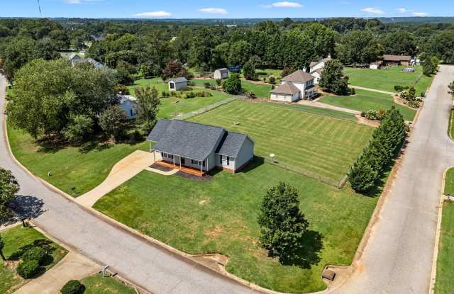 3 BR 2 BA Ranch Home in Moore SC, Conventiently Located Between Spartanburg & Greenville Gallery 1