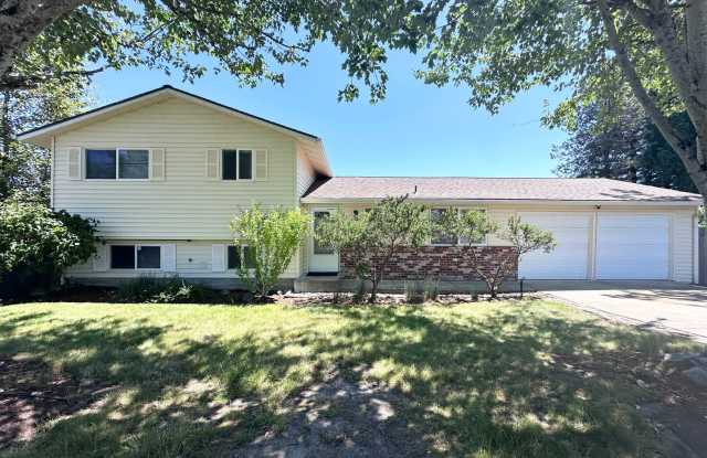 Newly Remodeled 4 Bed, 2.5 Bath with a Spacious Yard Home in Powell Valley! photos photos