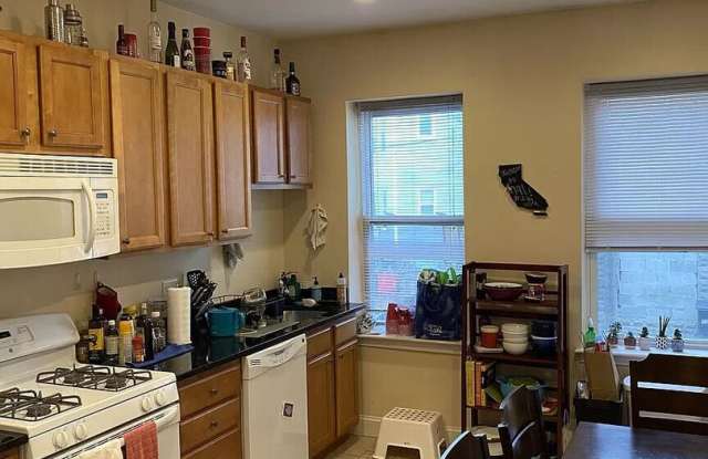 HOT JAMAICA PLAIN LISTING!!! FIVE BED TWO BATH!!!!!! photos photos