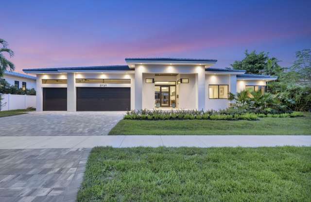 2757 Northeast 34th Street photos photos