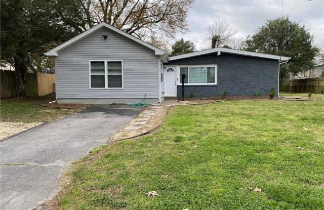 1013 Choctaw Court photos photos