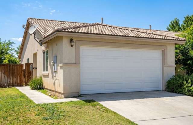 IMPERIAL 3 BED 2 BATH - AVAILABLE IN OCTOBER APPLY NOW ! Gallery 1