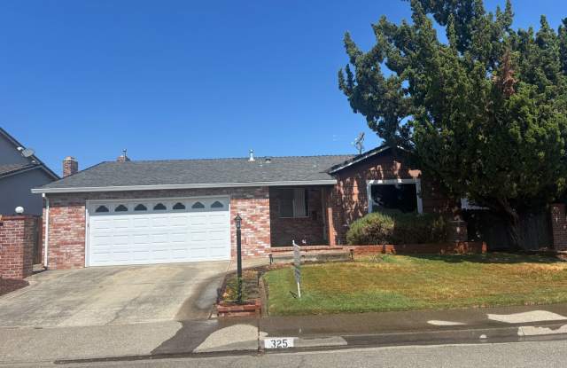 Central Roseville 3 Bedroom 2 Bath, Separate Living Room, Hardwood Floors, Large Patio  Rear Yard photos photos