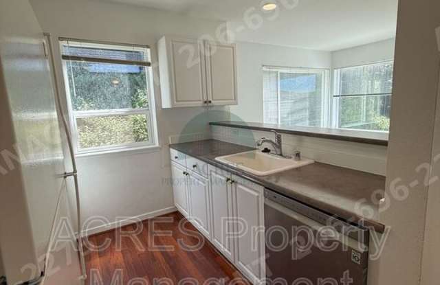 524 6th Ave W - 524 6th Avenue West, Seattle, WA 98119