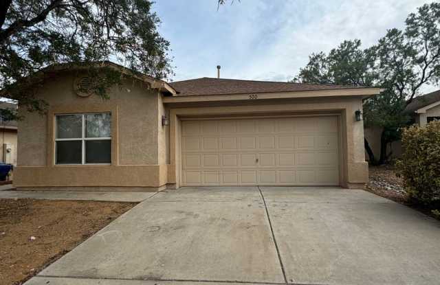 3 bed 2 bath home in Huning Ranch New Paint  Carpet photos photos