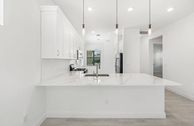 4787 St Armands Way Gallery 4