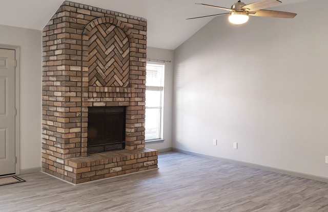 9210 FISHERS HILL DR Gallery 4