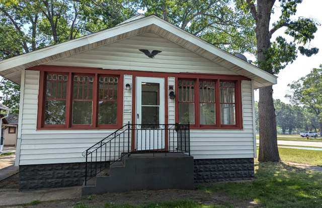 1784 Hoyt, 3 bedroom with garage, basement and fenced in yard photos photos