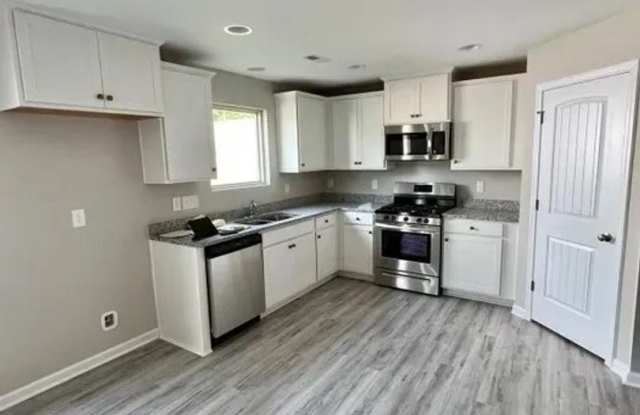 Room in 4 Bedroom Home at Slippery Elm Dr Gallery 4