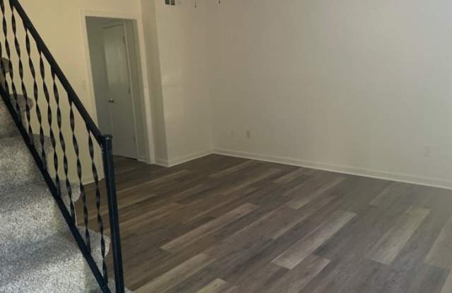 118 W Market St - A photos photos