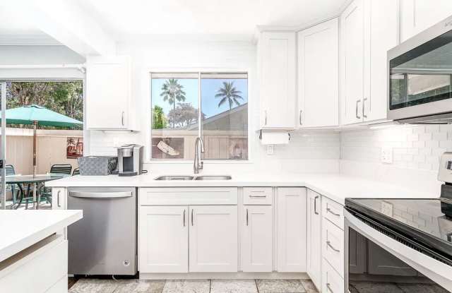 Recently upgraded townhome in gated community with marina access Gallery 3