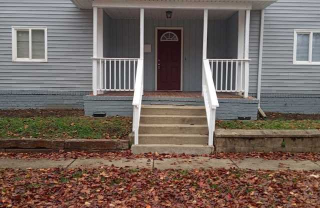 Cozy 3 bedroom ranch style single family house close to the Short North - 332 East 9th Avenue, Columbus, OH 43201