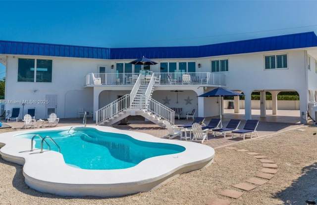 7760 Aviation BLvd. photos photos