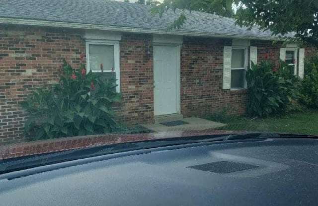 1390 Bramblett Blvd - 1390 Bramblett Boulevard, Radcliff, KY 40160