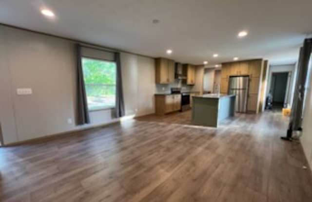 Modern 3-Bedroom Mobile Home in Peaceful Onslow County Gallery 4