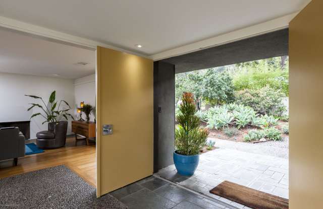 995 Ellington Lane Gallery 3