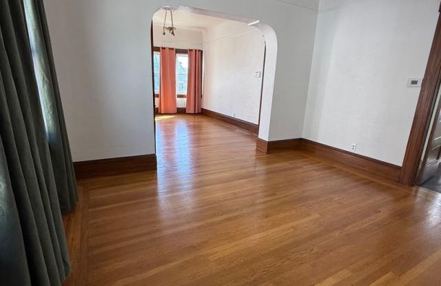 Charming Craftsman Home!!! Gallery 4
