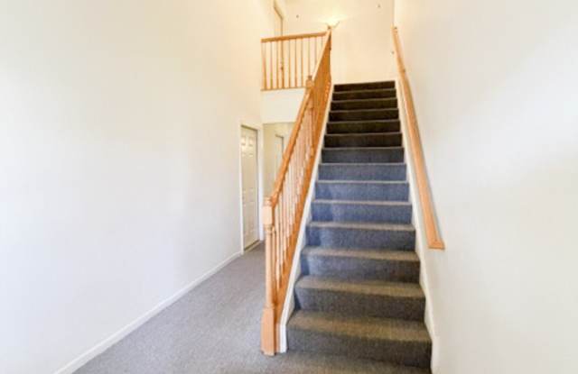 1303 N Red Oak Circle Gallery 2
