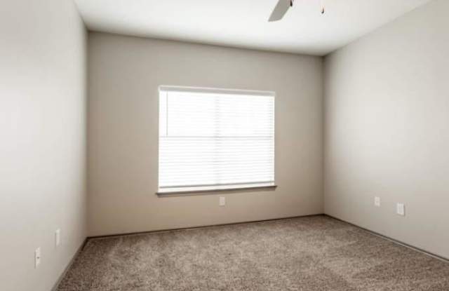 3432 Shoreline Dr Gallery 1