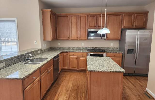 Stunning and Luxurious 4 Bedroom 2.5 Bath Home in the Crosspoint Subdivision Gallery 4