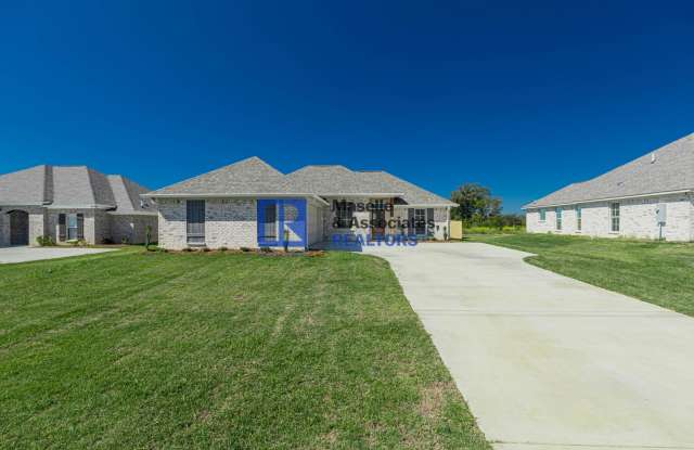 4 Bed / 2 Bath Home in Madisonville Gallery 1