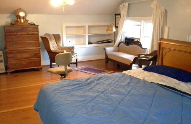 700 Stewart Street NortheastRoom 3 - 700 Stewart Street Northeast, Salem, OR 97301
