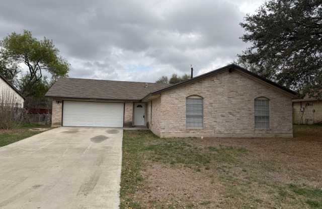 Delightful 3 Bedroom home in North East ISD with easy access to 1604, 35, Randolph AFB, Ft. Sam, the airport, and Forum Shopping photos photos