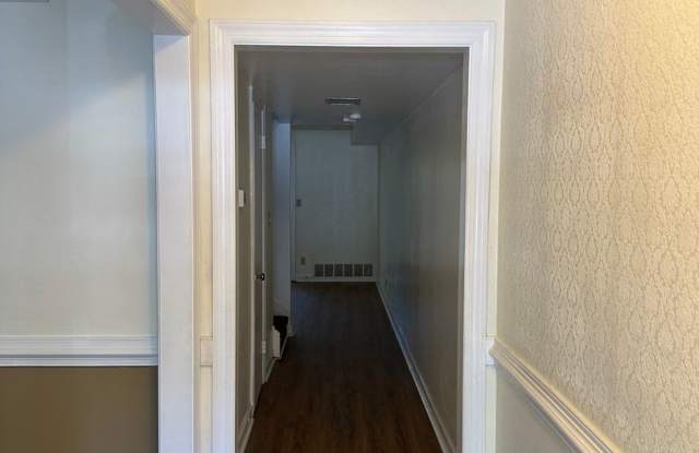 Spacious Townhome! 2 bedroom/2 1/2 bath . Gallery 4