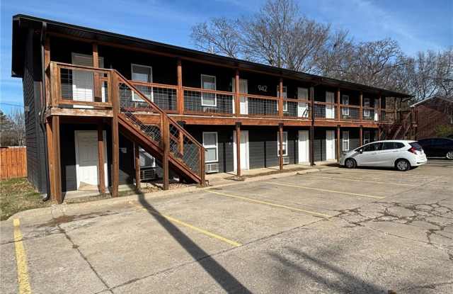 942 W Holly Street photos photos