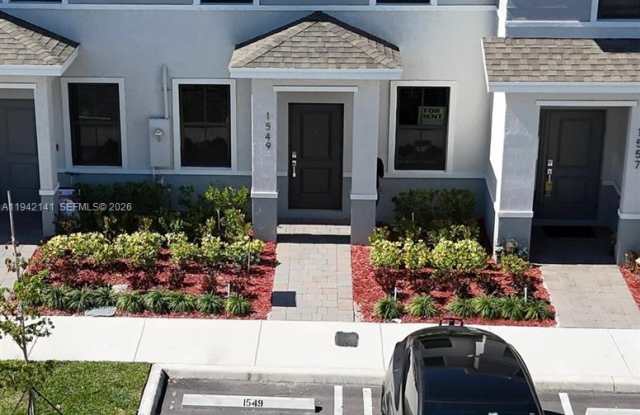 1549 Northeast 3rd Avenue photos photos