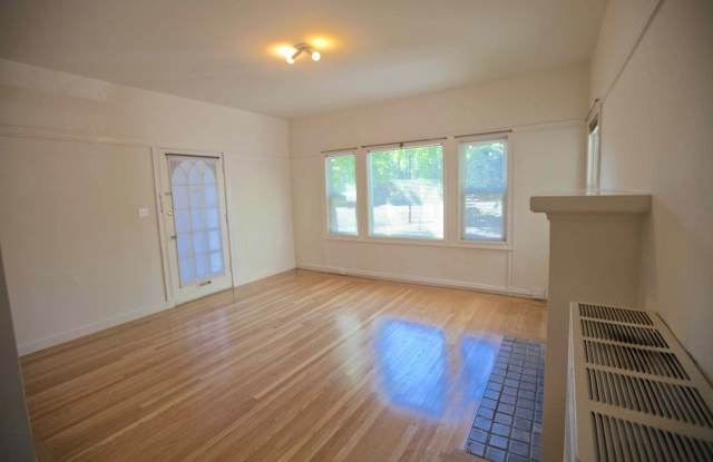 Beautiful, spacious 1-bdr with new windows, great wood floors, and lots of storage space Gallery 4