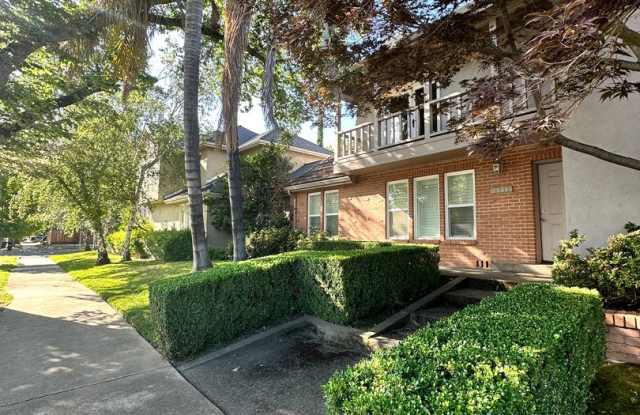 East Sacramento Stunner with built in pool! Gallery 4