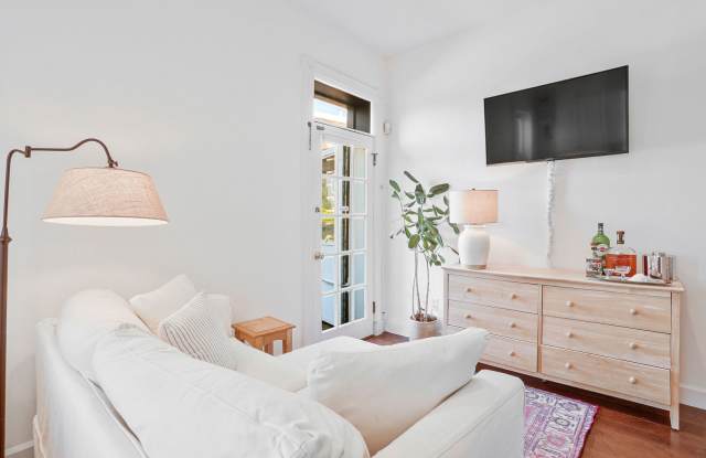 Kalorama Apartment – Renovated One-Bedroom with Private Balcony photos photos