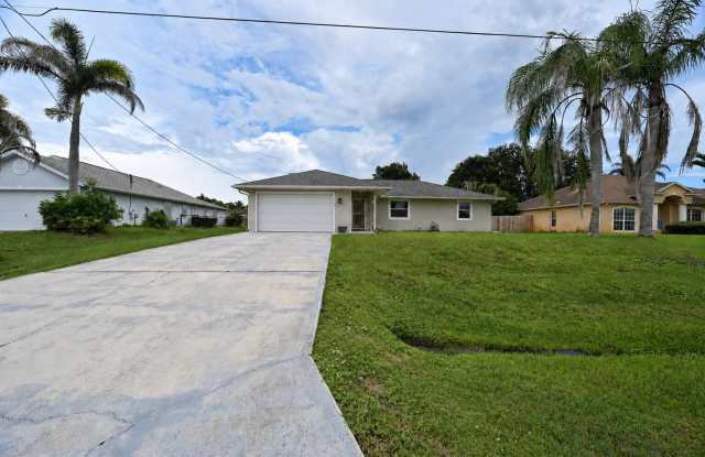 1755 SW Castinet Lane Gallery 2
