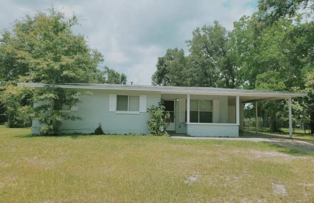 910 Crystal Springs Ave Ask us how you can rent this home without paying a security deposit through Rhino! - 910 Crystal Springs Avenue, Brent, FL 32505
