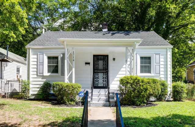 Beautiful 2 Bedroom Bungalow in Manchester Available July 18th! photos photos