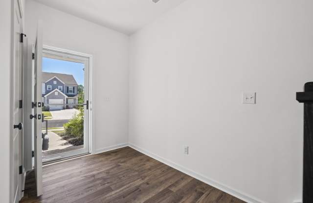 Stunning 3-bed, 2.5 bath townhome in Penley Place of Clover! Gallery 4