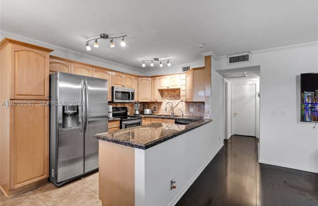 801 SW 133rd Ter Gallery 2