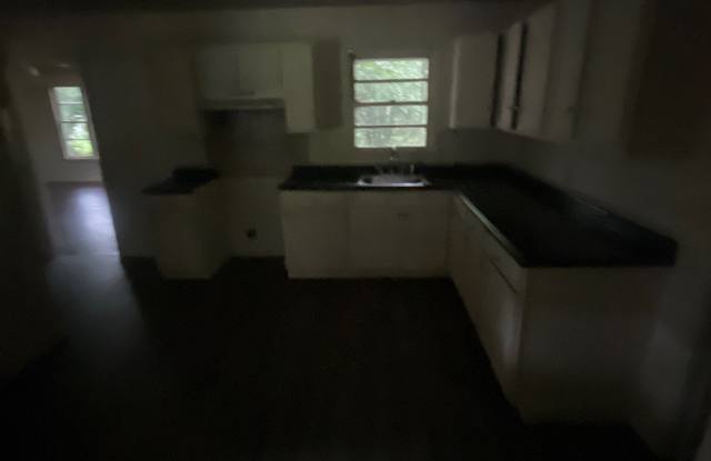 925 Oleander Avenue- NEW Gallery 4