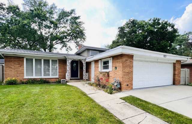 1322 N Highland Avenue - 1322 North Highland Avenue, Arlington Heights, IL 60004