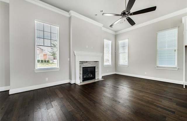 1725 G Avenue Gallery 2