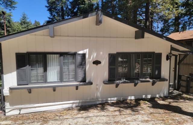 28226 Larchmont Ln Gallery 1